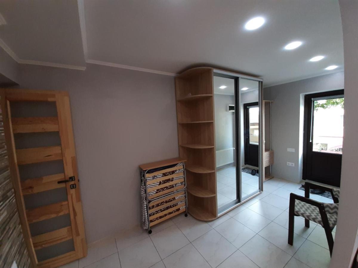 Апартаменты С Террасой И Гаражом Odessa Esterno foto